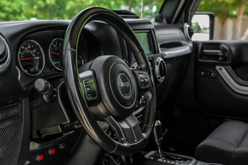 Used 2011 Jeep Wrangler Unlimited Rubicon w/ Dual Top Group image 17