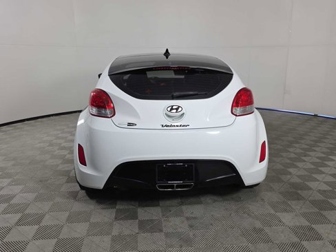 Used 2013 Hyundai Veloster w/ Style Pkg image 6
