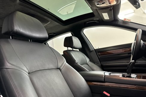 Used 2015 BMW 750i image 32