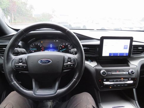 Used 2020 Ford Explorer XLT w/ Comfort Package image 10