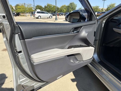 Used 2021 Toyota Camry XSE w/ Cold Weather Package image 18