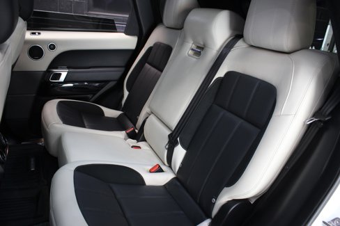 Used 2020 Land Rover Range Rover Sport HST image 31