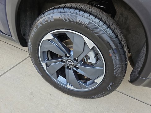 Used 2024 Nissan Rogue SV image 9