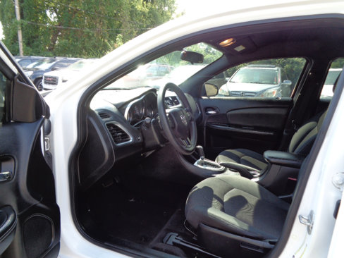 Used 2013 Dodge Avenger SE image 15
