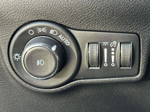 Used 2022 Jeep Compass Latitude w/ Sun and Sound Group image 18