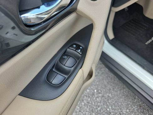 Used 2019 Nissan Rogue SV image 30