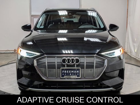 Used 2019 Audi e-tron Prestige w/ Prestige Package image 3