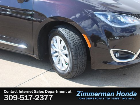 Used 2017 Chrysler Pacifica Touring-L image 22