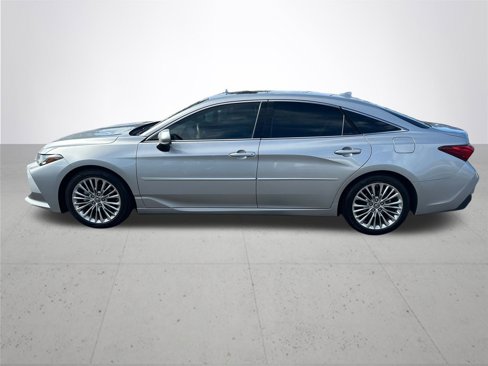 Used 2019 Toyota Avalon Limited image 10