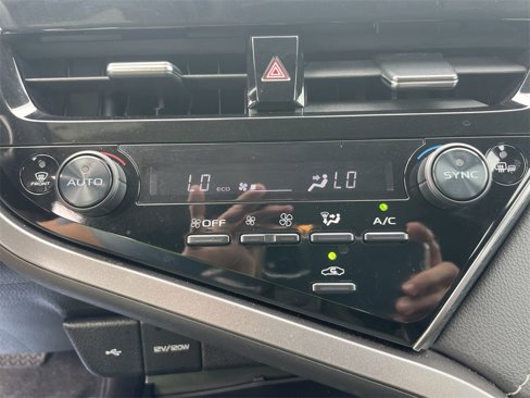 Used 2022 Toyota Camry SE image 10