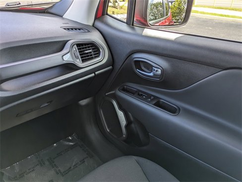Used 2022 Jeep Renegade Sport w/ Sport Appearance Group image 17