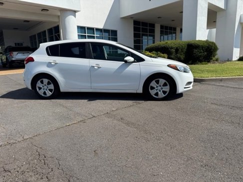 Used 2016 Kia Forte LX image 1