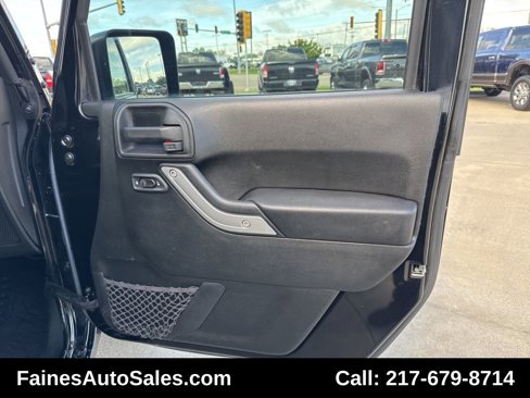 Used 2016 Jeep Wrangler Rubicon w/ Power Convenience Group image 58