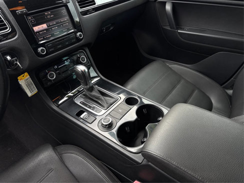 Used 2014 Volkswagen Touareg VR6 image 21