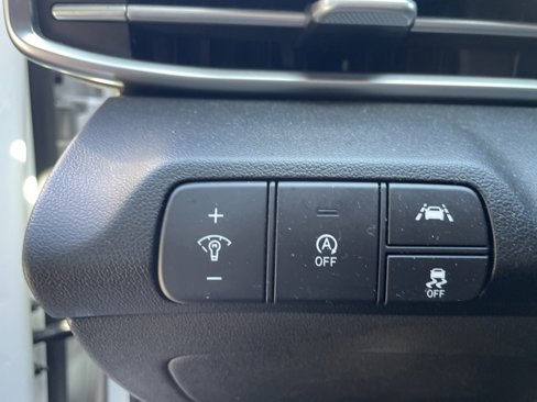 Used 2022 Hyundai Elantra SE image 9