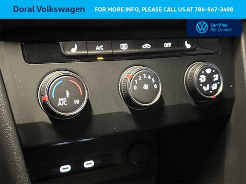 Certified 2022 Volkswagen Taos SE image 20