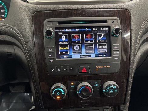Used 2017 Chevrolet Traverse LT w/ Style and Technology Package image 34