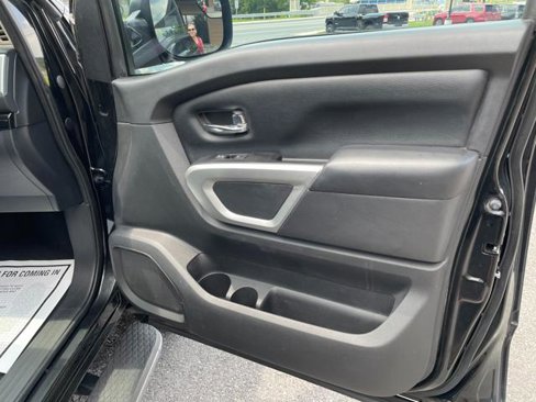 Used 2017 Nissan Titan SV image 26