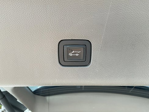 Used 2020 Chevrolet Traverse LT w/ LT Premium Package image 43