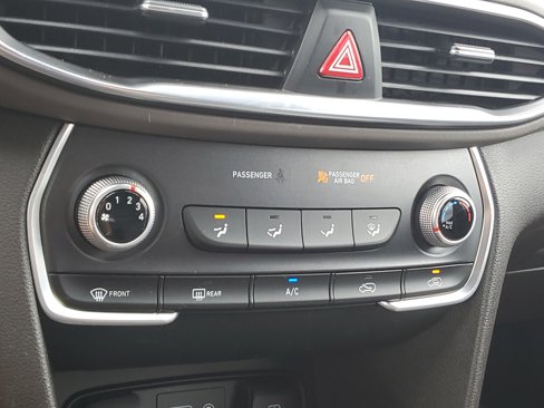 Used 2020 Hyundai Santa Fe SE image 17