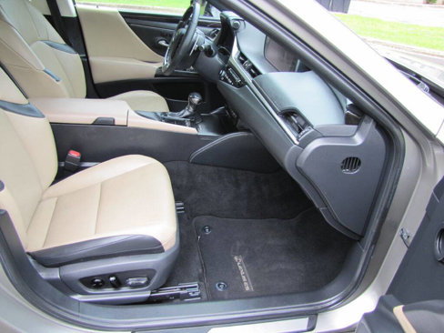 Used 2019 Lexus ES 350 w/ Premium Package image 13