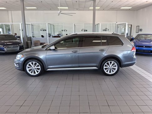 Used 2018 Volkswagen Golf Alltrack S image 2