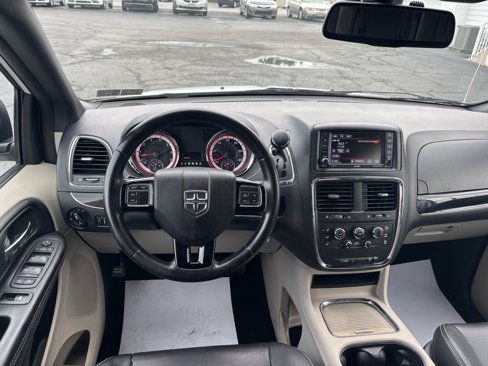 Used 2019 Dodge Grand Caravan SXT image 14