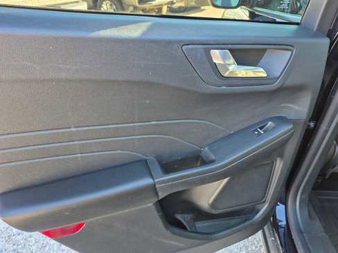 Used 2021 Ford Escape SE w/ SE Sport Appearance Package image 32