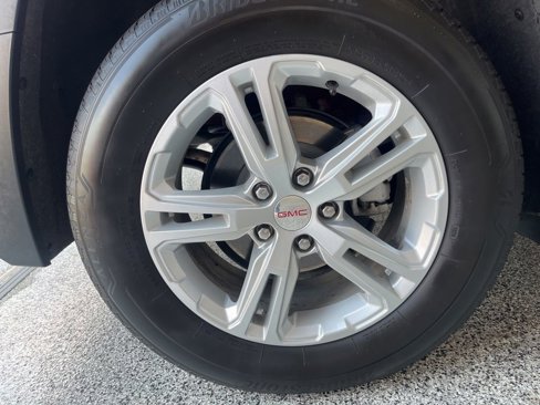 Used 2024 GMC Terrain SLE image 34
