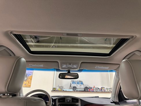 Used 2012 Toyota Avalon Limited image 30