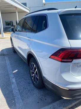 Certified 2020 Volkswagen Tiguan SE image 14