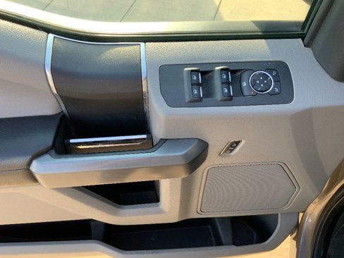 Used 2018 Ford F150 XLT image 10