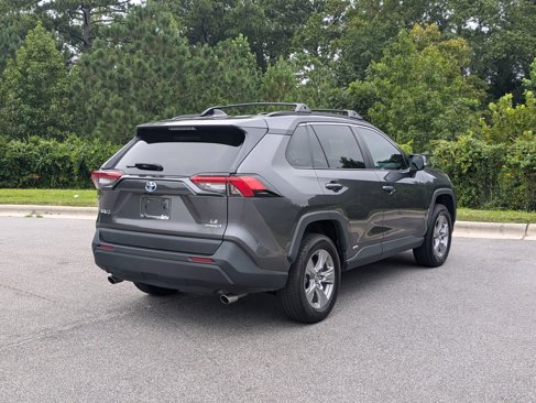 Used 2022 Toyota RAV4 LE image 5