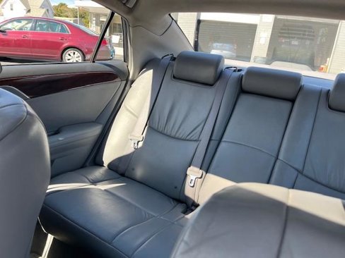 Used 2010 Toyota Avalon XLS image 7
