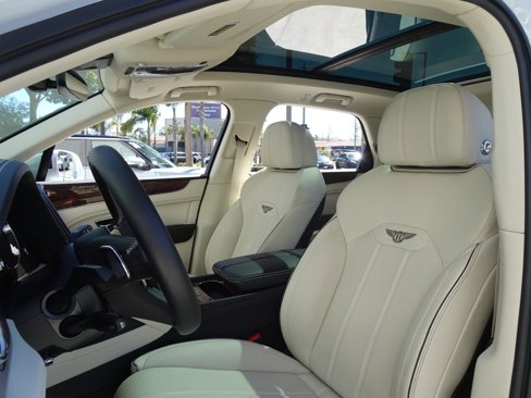 Used 2021 Bentley Bentayga image 13