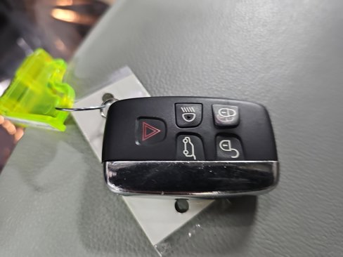 Used 2019 Land Rover Discovery Sport SE image 37