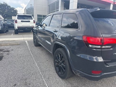 Used 2018 Jeep Grand Cherokee Altitude image 4