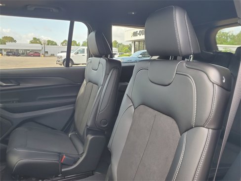 New 2025 Jeep Grand Cherokee L Altitude image 9