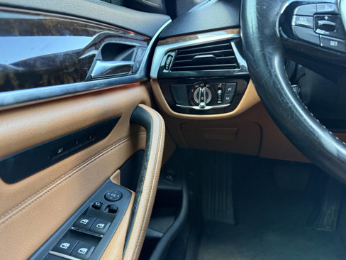 Used 2019 BMW 530i w/ Luxury Package image 27