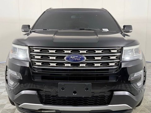 Used 2017 Ford Explorer XLT w/ Equipment Group 202A image 9