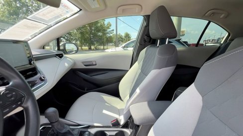 Used 2022 Toyota Corolla LE image 32