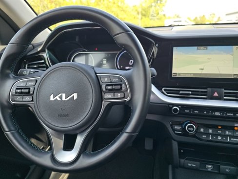 Used 2022 Kia Niro EX Premium image 26