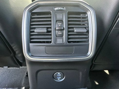 Used 2025 Porsche Macan image 30