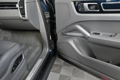 Certified 2022 Porsche Cayenne E-Hybrid Coupe image 23