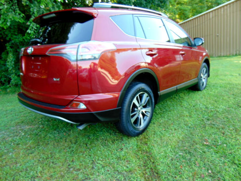 Used 2018 Toyota RAV4 XLE image 29