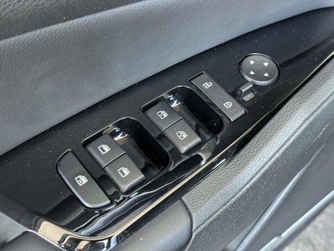 Used 2023 Kia Sportage EX image 17