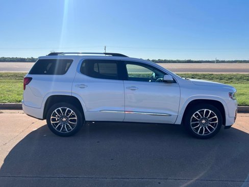 Used 2022 GMC Acadia Denali w/ Denali Technology Package image 2