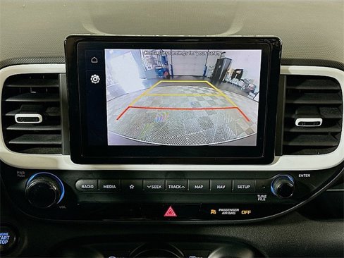 Used 2022 Hyundai Venue Limited image 16
