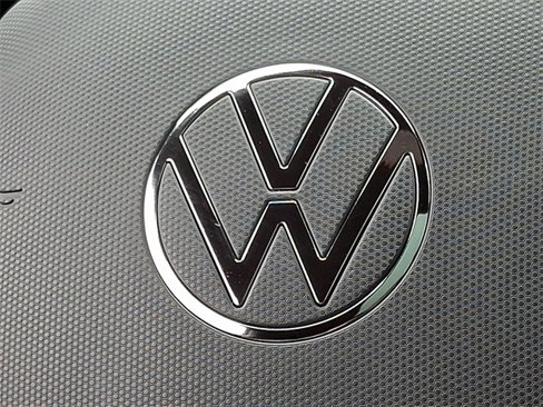 Used 2024 Volkswagen Tiguan SE R-Line image 23