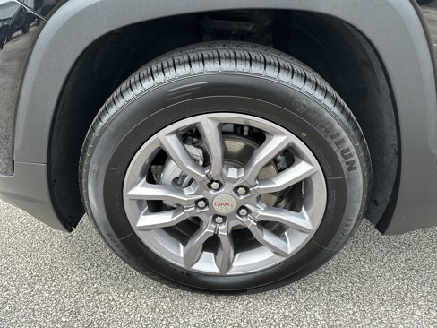 Used 2023 GMC Terrain SLT image 13